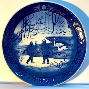Royal Copenhagen Christmas Plate - 1987.
